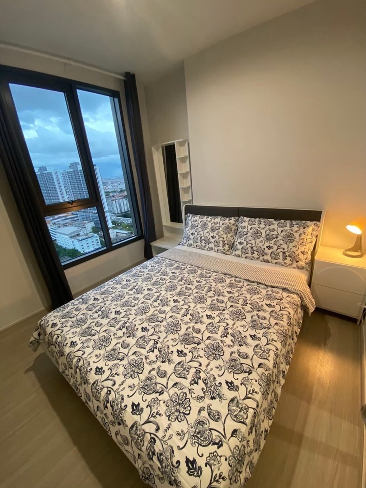 For RentCondoBang kae, Phetkasem : 🔥Guaranteed price, Building A at the front and has a TV. 
🥰If you're next to MRT Phasi Charoen and Seacon Bang Khae Department Store, you must come here.🥰