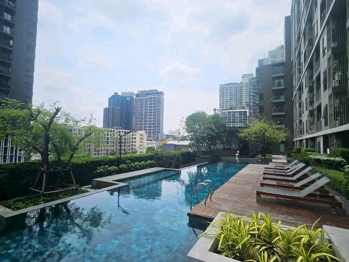 For RentCondoRatchadapisek, Huaikwang, Suttisan : 🍃 Big room, Rare Item, MRT Huai Khwang location, walk only 150 m.