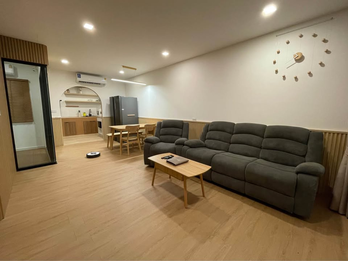 For RentTownhomePattanakan, Srinakarin : 📌For rent, 3-story townhome, Patio Srinakarin–Rama 9 (Krungthep Kreetha zone), beautiful house, fully decorated. Furniture and electrical appliances ready to move in. Located in a potential location Next to Krungthep Kreetha golf course, good atmosphere, 