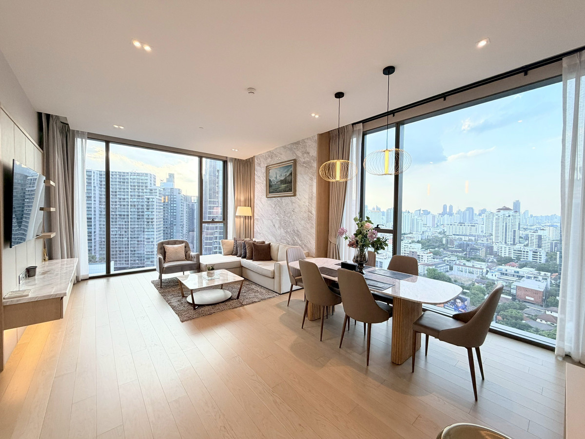 ให้เช่าคอนโดสุขุมวิท อโศก ทองหล่อ : ปล่อยเช่าคอนโด Super Luxury ติด BTS ทองหล่อ✨THE STRAND Thonglor | 2 ห้องนอน ตกแต่งเรียบหรู พร้อมเข้าอยู่  ใกล้Market Place ทองหล่อ