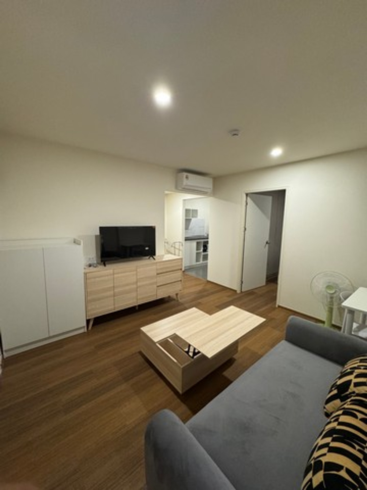 For RentCondoEakachai, Bang Bon : Condo for rent Lumpini Ekkachai 48, size 1 bedroom, 34 sq m, fully furnished. There is a washing machine.