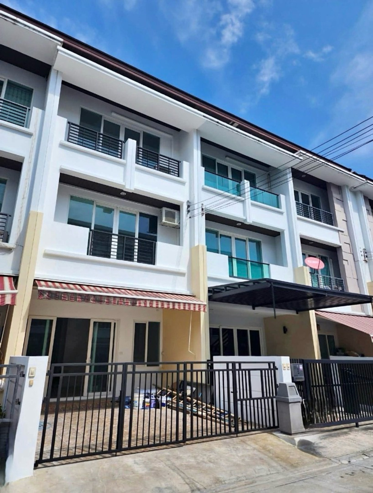 ให้เช่าทาวน์โฮมเลียบทางด่วนรามอินทรา : 🏡 ปล่อยเช่า ทาวน์โฮม 3 ชั้น หมู่บ้านกลางเมือง S-Sense พระราม 9 – ลาดพร้าว✨บ้านสวยตกแต่งใหม่ ทำเลศักยภาพ ใกล้รถไฟฟ้า ทางด่วน 