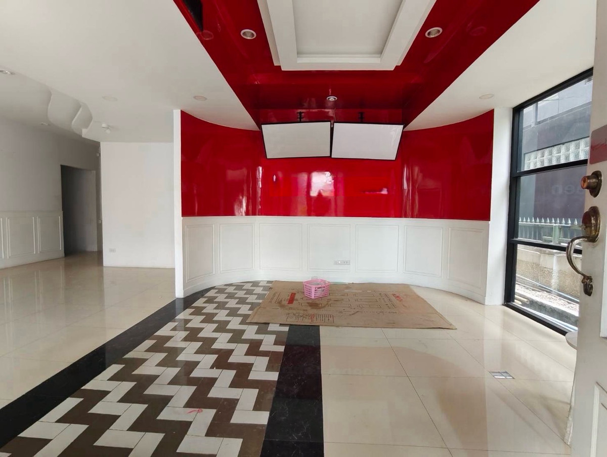 ให้เช่าร้านค้า/ตลาดนัดรามคำแหง หัวหมาก : ปล่อยเช่า พื้นที่ธุรกิจ ชั้น 1 + ช้้นลอย @ ทาวน์อินทาวน์ ถนนศรีวรา CDC ใกล้ ทองหล่อ และ เลียบด่วน เอกมัย-รามอินทรา