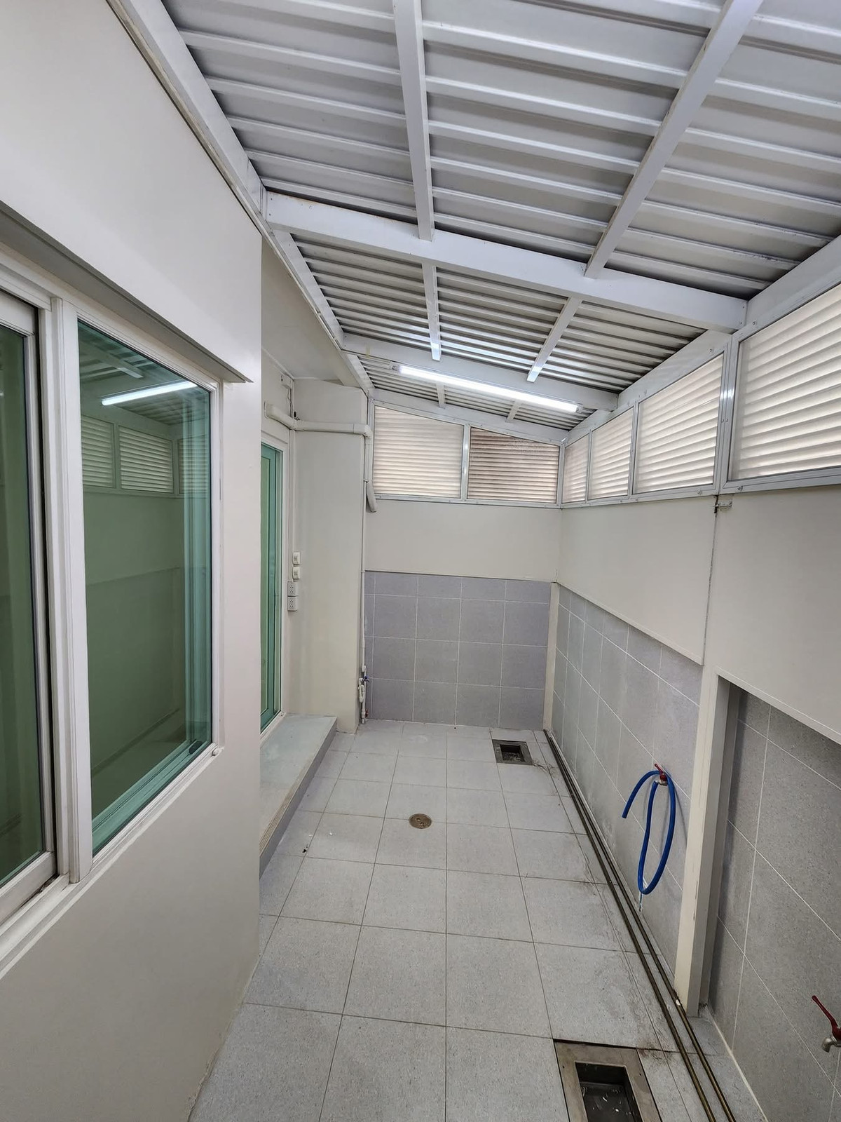 ให้เช่าทาวน์โฮมเลียบทางด่วนรามอินทรา : ให้เช่าทาวน์โฮมรีโนเวทใหม่ หมู่บ้านกลางเมือง S-Sense พระราม 9–ลาดพร้าว ตรงข้าม Town in Town ใกล้เซ็นทรัลอีสวิลล์