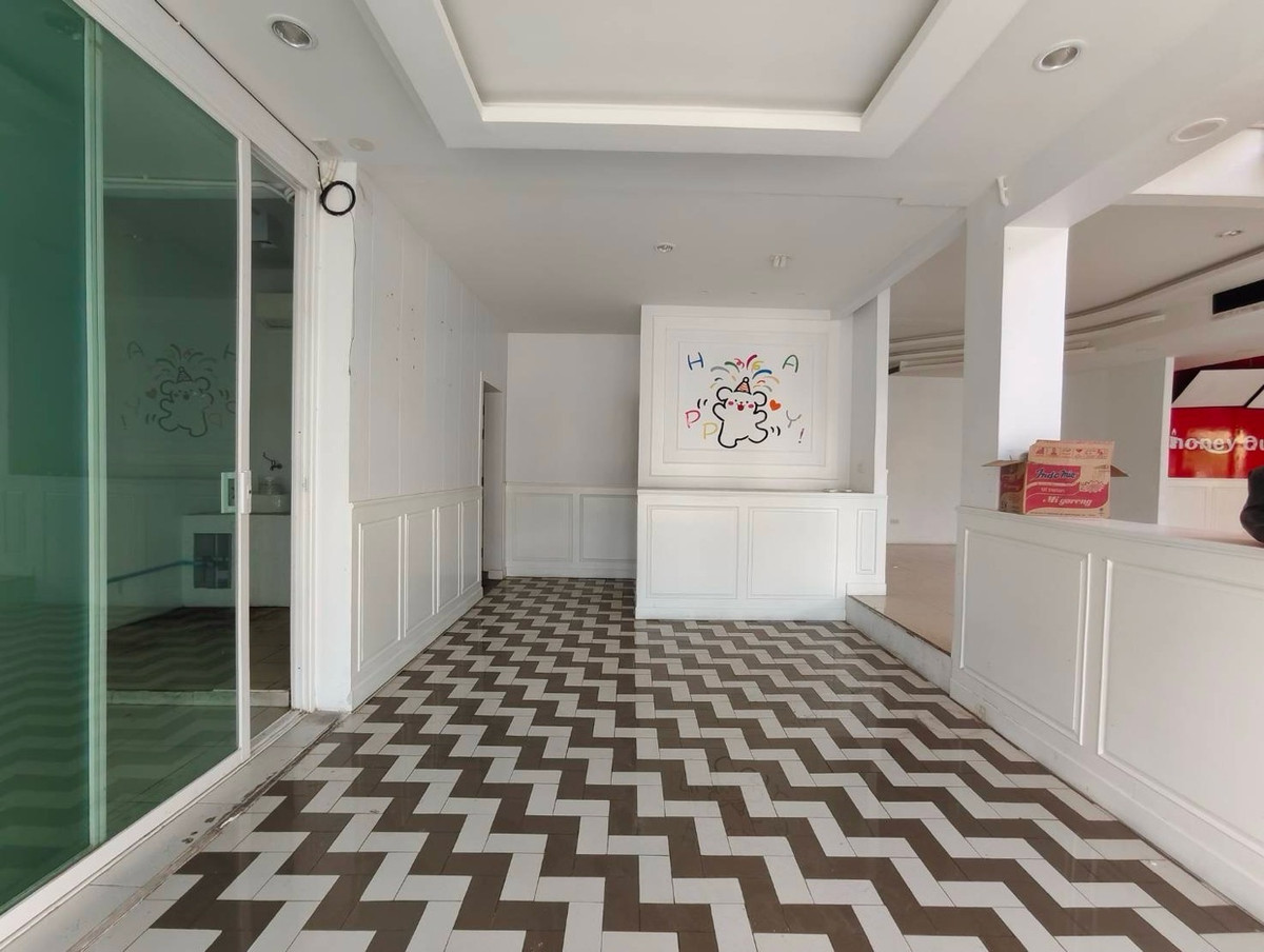 ให้เช่าร้านค้า/ตลาดนัดรามคำแหง หัวหมาก : ปล่อยเช่า พื้นที่ธุรกิจ ชั้น 1 + ช้้นลอย @ ทาวน์อินทาวน์ ถนนศรีวรา CDC ใกล้ ทองหล่อ และ เลียบด่วน เอกมัย-รามอินทรา