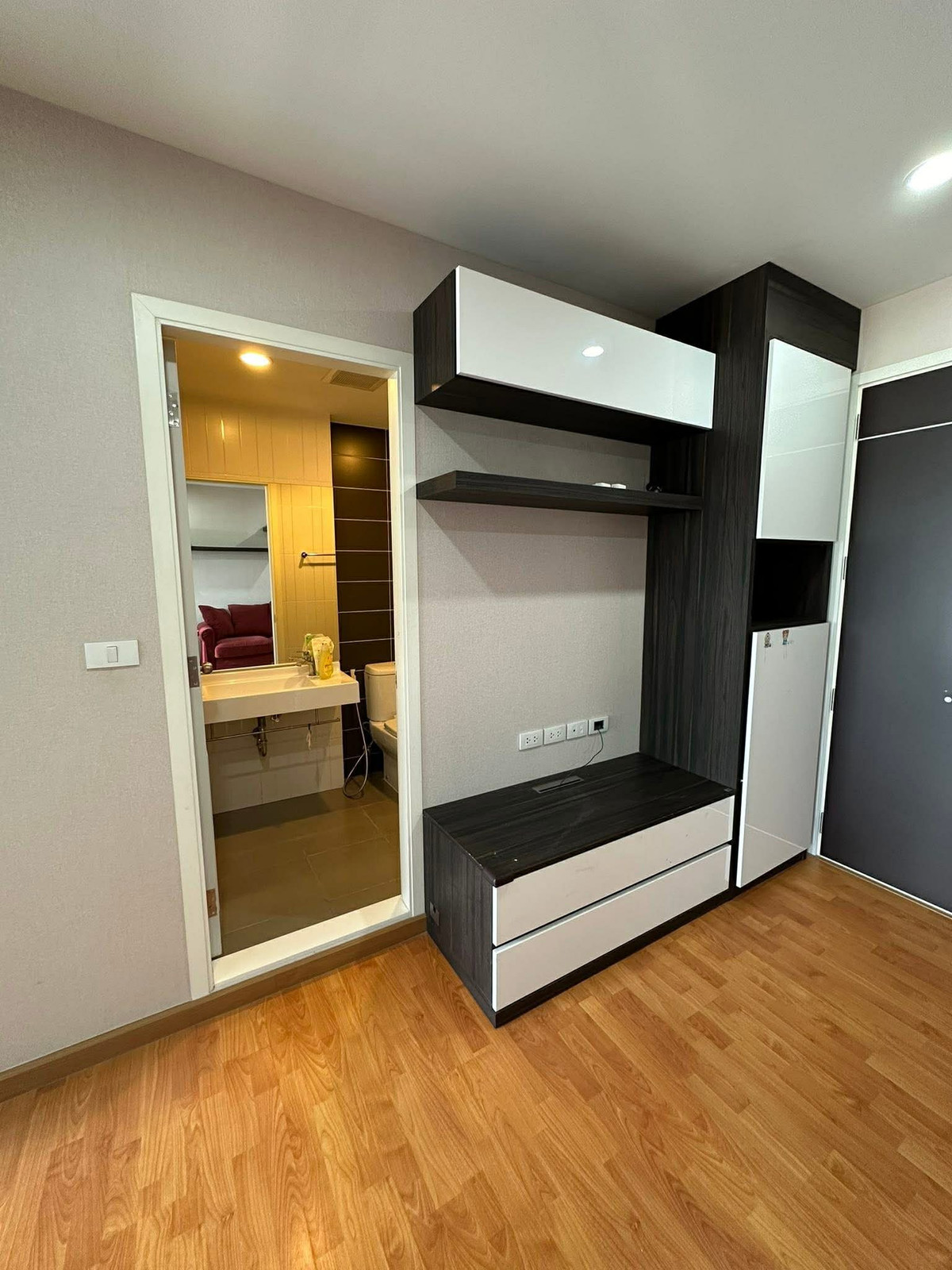 For RentCondoThaphra, Talat Phlu, Wutthakat : ⭐️ The President Sathorn - Ratchaphruek 3⭐️1 bedroom, 1 bathroom, built-in furniture. There are electrical appliances ready.