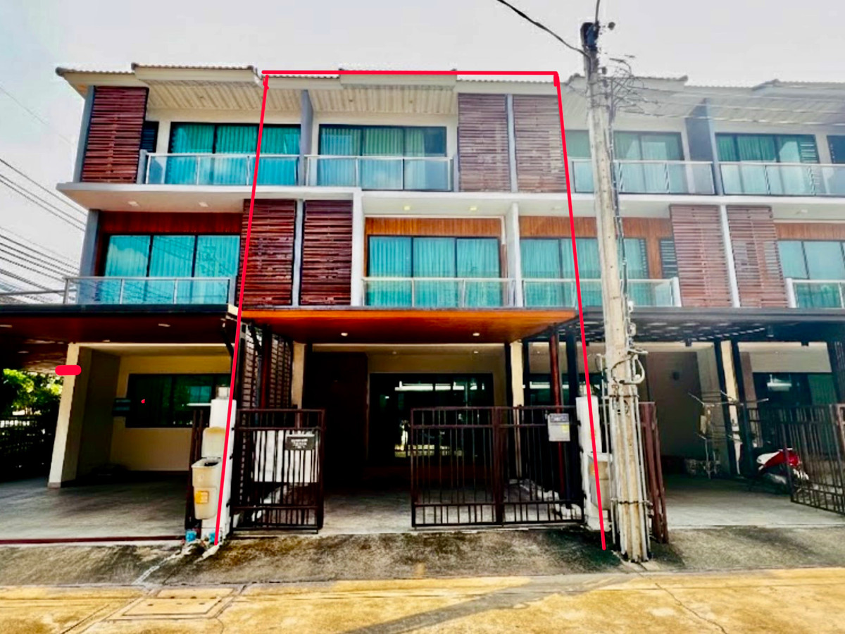 ขายทาวน์โฮมลาดพร้าว101 แฮปปี้แลนด์ : ขายทาวน์โฮม 3 ชั้น Supalai Essence ลาดพร้าว บ้านสภาพใหม่ พร้อมเฟอร์นิเจอร์ ทำเลศักยภาพ เข้าอยู่ได้ทันที