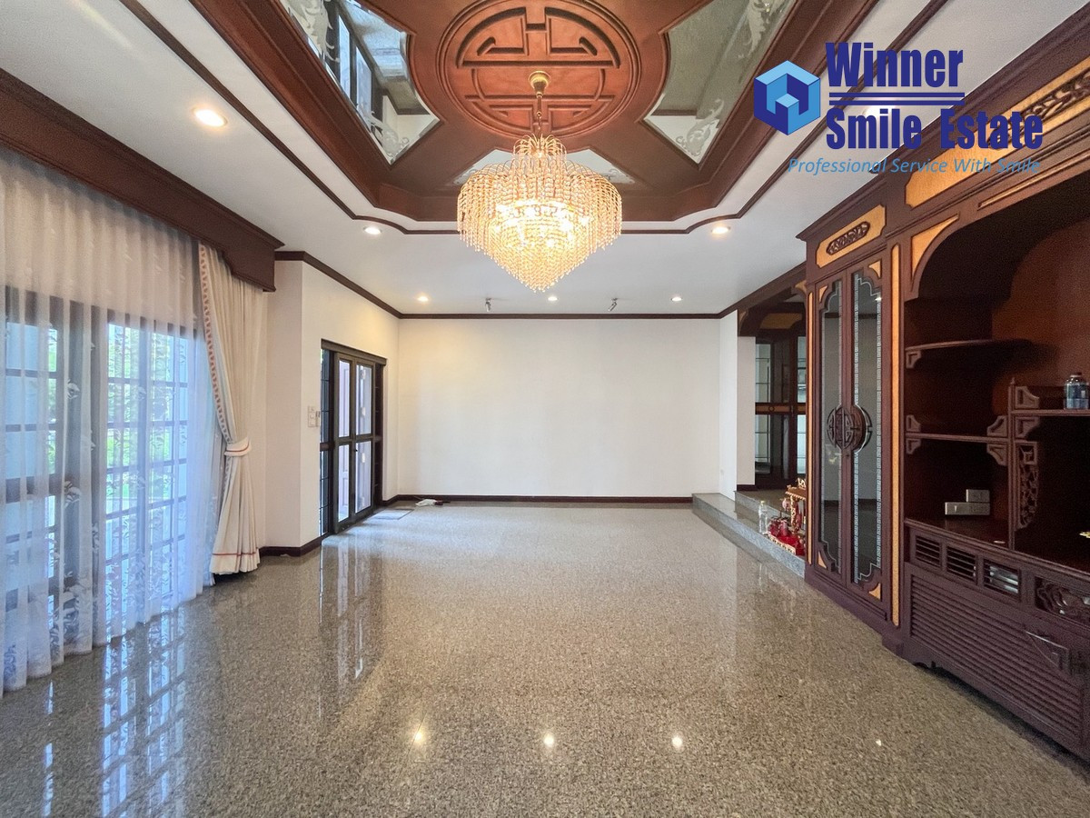 ให้เช่าบ้านลาดกระบัง สุวรรณภูมิ : Single house for rent at Flower Lee Garden Village, large and newly renovated, Soi Chalerm Phrakiat R.9-47. Near Suan Luang R.9 Park.