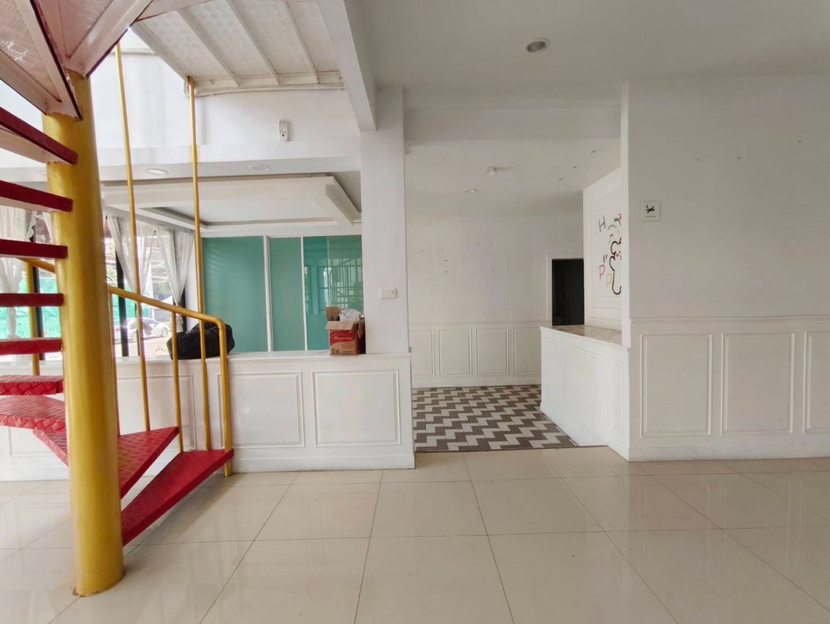 ให้เช่าร้านค้า/ตลาดนัดรามคำแหง หัวหมาก : ปล่อยเช่า พื้นที่ธุรกิจ ชั้น 1 + ช้้นลอย @ ทาวน์อินทาวน์ ถนนศรีวรา CDC ใกล้ ทองหล่อ และ เลียบด่วน เอกมัย-รามอินทรา