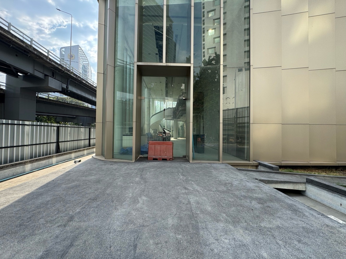 For RentRetail SpaceSiam Paragon ,Chulalongkorn,Samyan : Building for rent STAND ALONE for business @ Chula Samyan on the main road Rama 4 with parking for 10 cars | FOR RENT STAND ALONE BUILDING AT CHULA SAMYAN on ROADSIDE RAMA 4 with 10 PARKINGS