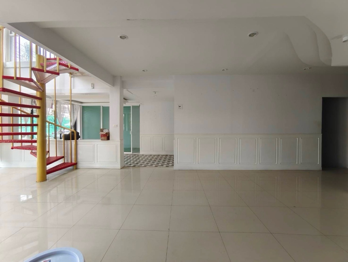 ให้เช่าร้านค้า/ตลาดนัดรามคำแหง หัวหมาก : ปล่อยเช่า พื้นที่ธุรกิจ ชั้น 1 + ช้้นลอย @ ทาวน์อินทาวน์ ถนนศรีวรา CDC ใกล้ ทองหล่อ และ เลียบด่วน เอกมัย-รามอินทรา