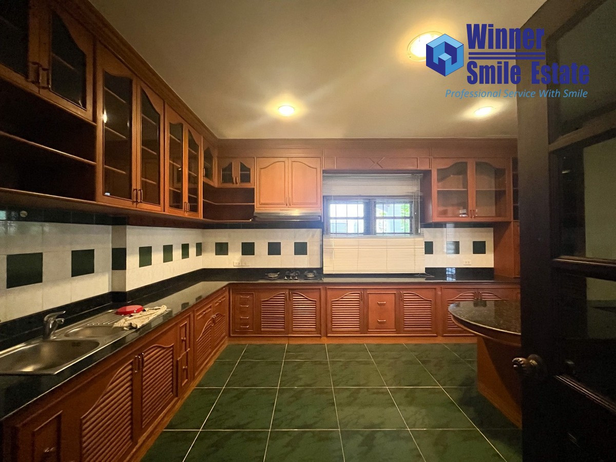 ให้เช่าบ้านลาดกระบัง สุวรรณภูมิ : Single house for rent at Flower Lee Garden Village, large and newly renovated, Soi Chalerm Phrakiat R.9-47. Near Suan Luang R.9 Park.