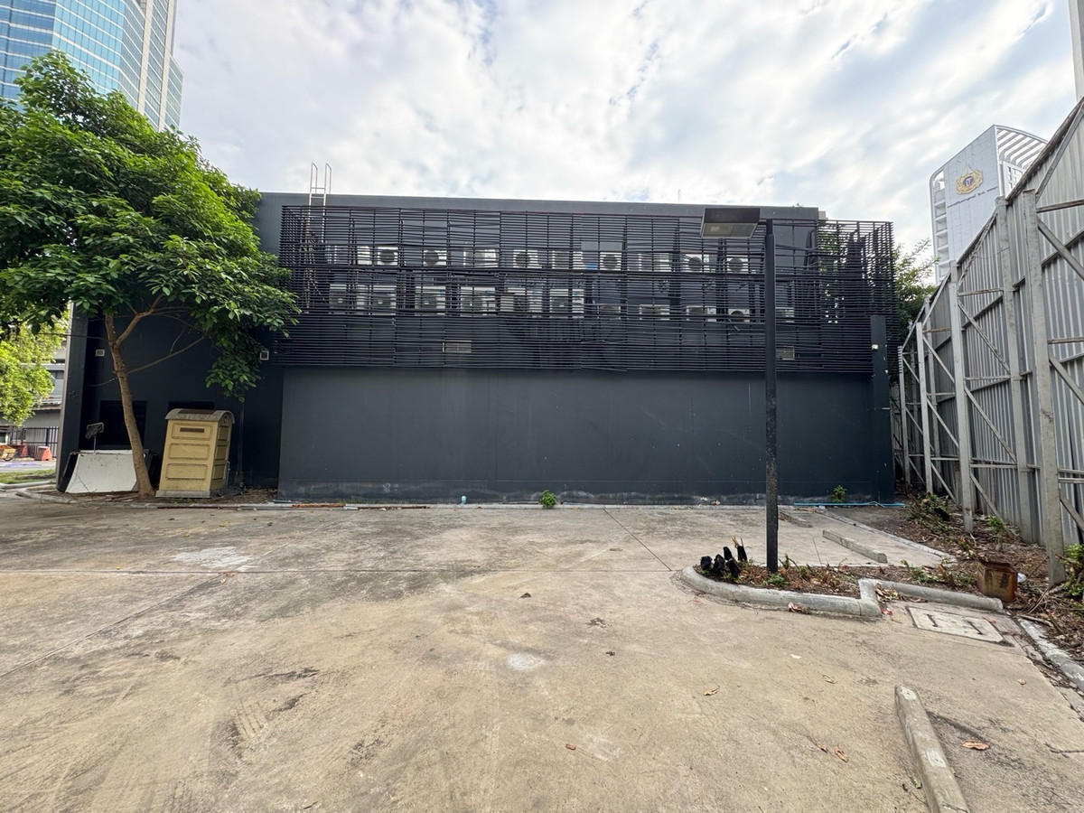 For RentRetail SpaceSiam Paragon ,Chulalongkorn,Samyan : Building for rent STAND ALONE for business @ Chula Samyan on the main road Rama 4 with parking for 10 cars | FOR RENT STAND ALONE BUILDING AT CHULA SAMYAN on ROADSIDE RAMA 4 with 10 PARKINGS