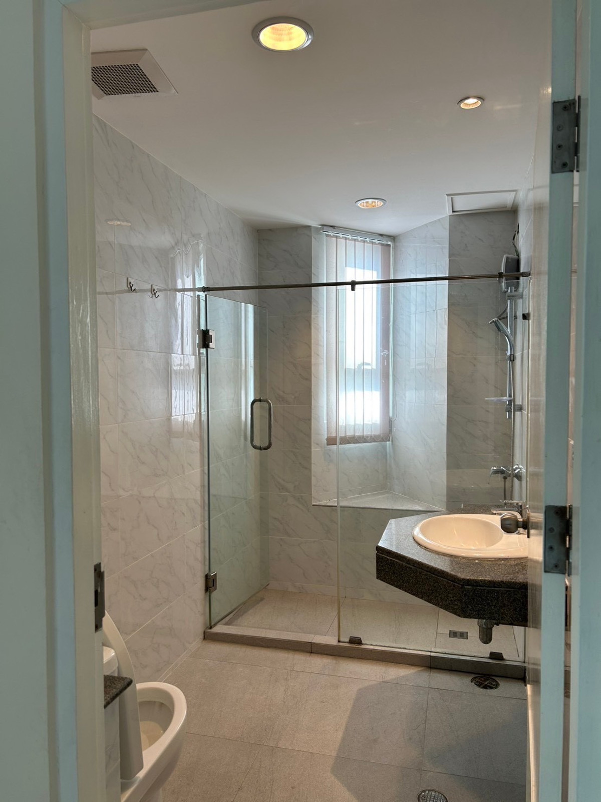 For RentCondoRatchathewi,Phayathai : ★ Baan Pathumwan ★ 45 sq m., 15th floor (2 bedroom, 1 bathroom), ★ near BTS Phaya Thai ★ near Siam Paragon, Siam Square, MBK ★ Many amenities ★ Complete electrical appliances