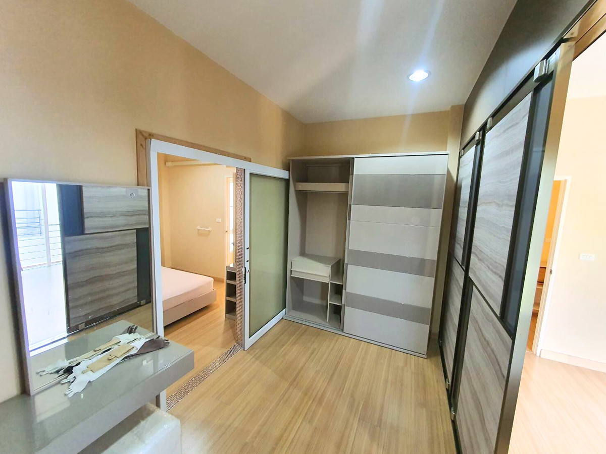 HouseMin Buri, Romklao : For sale, for rent, detached house in front of Parkway Aliv Park, Ramkhamhaeng (Parkway Chalet new phase), next to the BTS, 3 bedrooms, 4 bathrooms, beautiful house, no need to repair, ready to decorate.