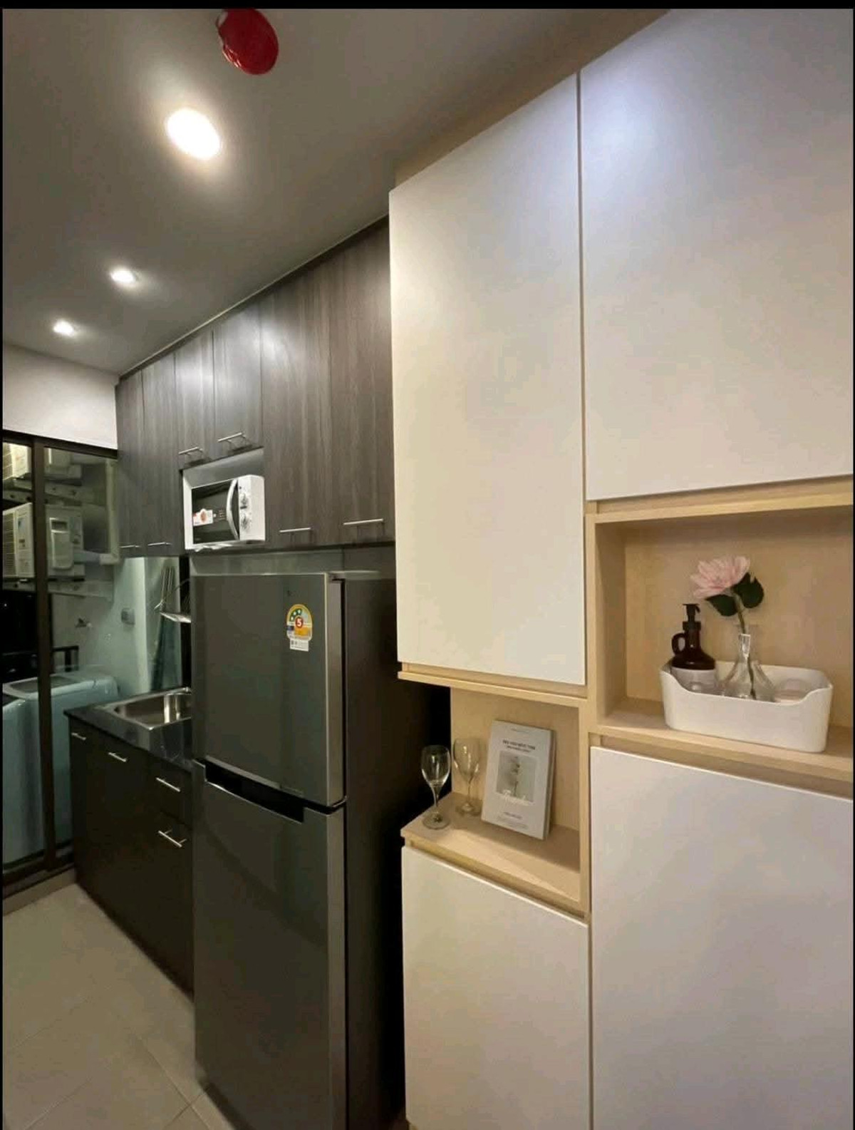 For RentCondoThaphra, Talat Phlu, Wutthakat : New project, new room, red label, near BTS WUTTHAKAT, near the market, easy to find things to eat.