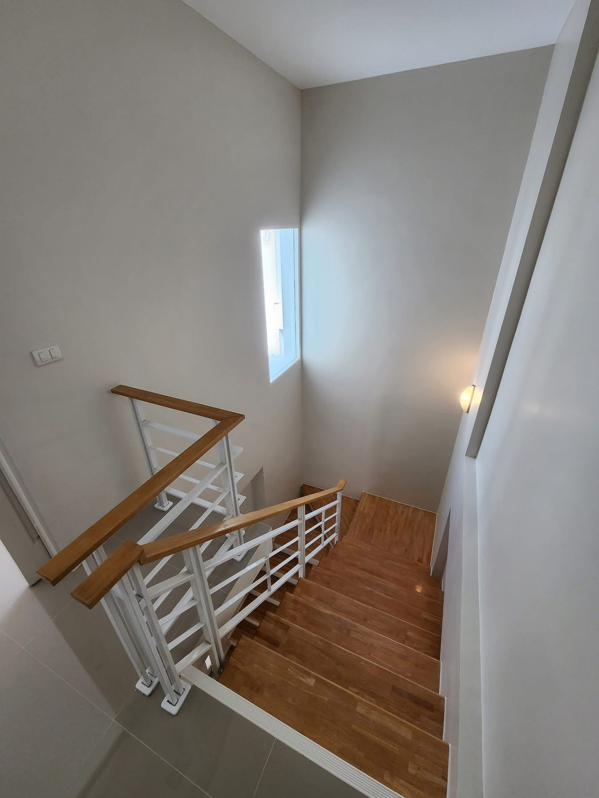 ให้เช่าทาวน์โฮมเลียบทางด่วนรามอินทรา : ให้เช่าทาวน์โฮมรีโนเวทใหม่ หมู่บ้านกลางเมือง S-Sense พระราม 9–ลาดพร้าว ตรงข้าม Town in Town ใกล้เซ็นทรัลอีสวิลล์