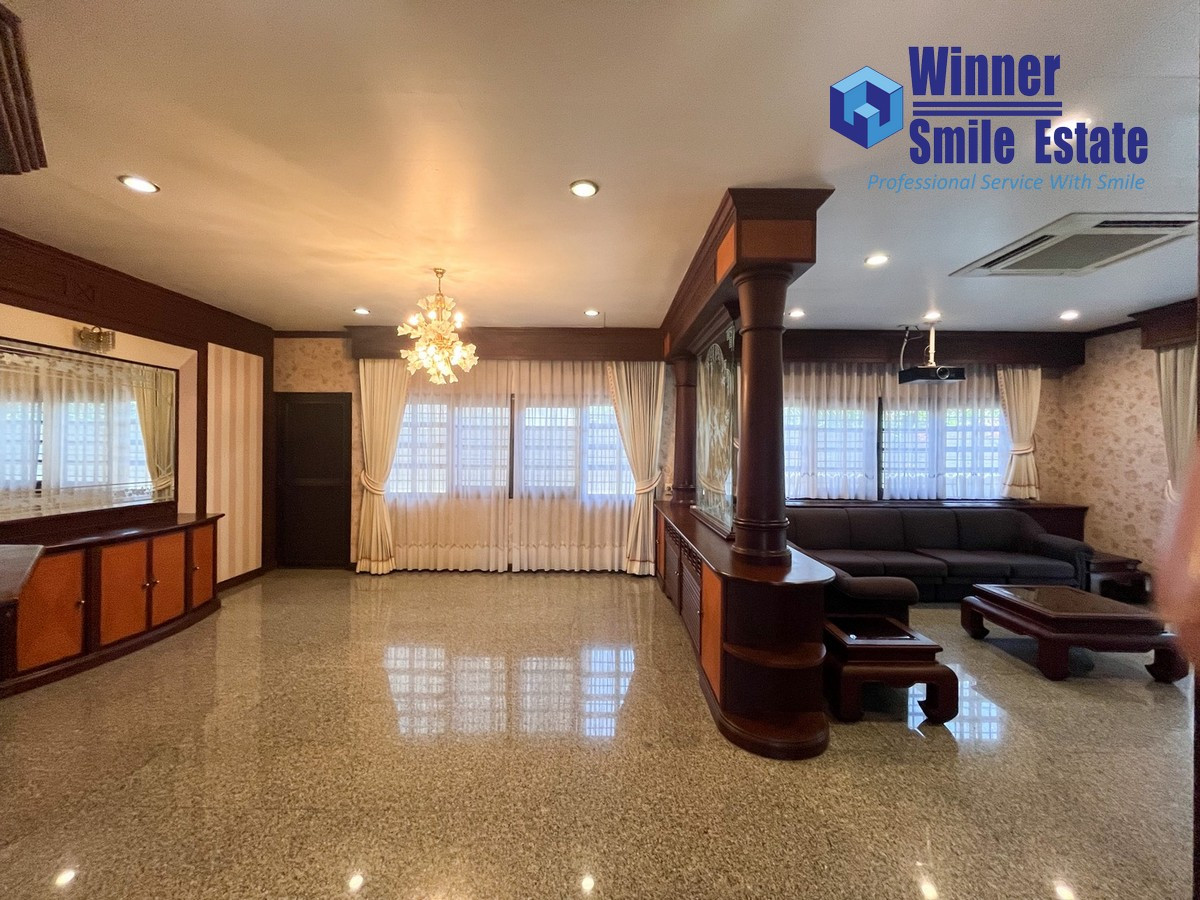 ให้เช่าบ้านลาดกระบัง สุวรรณภูมิ : Single house for rent at Flower Lee Garden Village, large and newly renovated, Soi Chalerm Phrakiat R.9-47. Near Suan Luang R.9 Park.