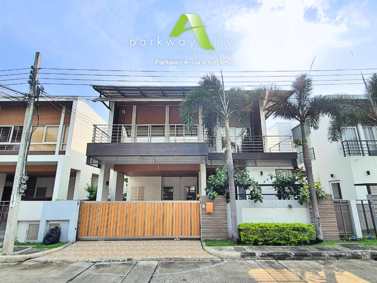 HouseMin Buri, Romklao : For sale, for rent, detached house in front of Parkway Aliv Park, Ramkhamhaeng (Parkway Chalet new phase), next to the BTS, 3 bedrooms, 4 bathrooms, beautiful house, no need to repair, ready to decorate.