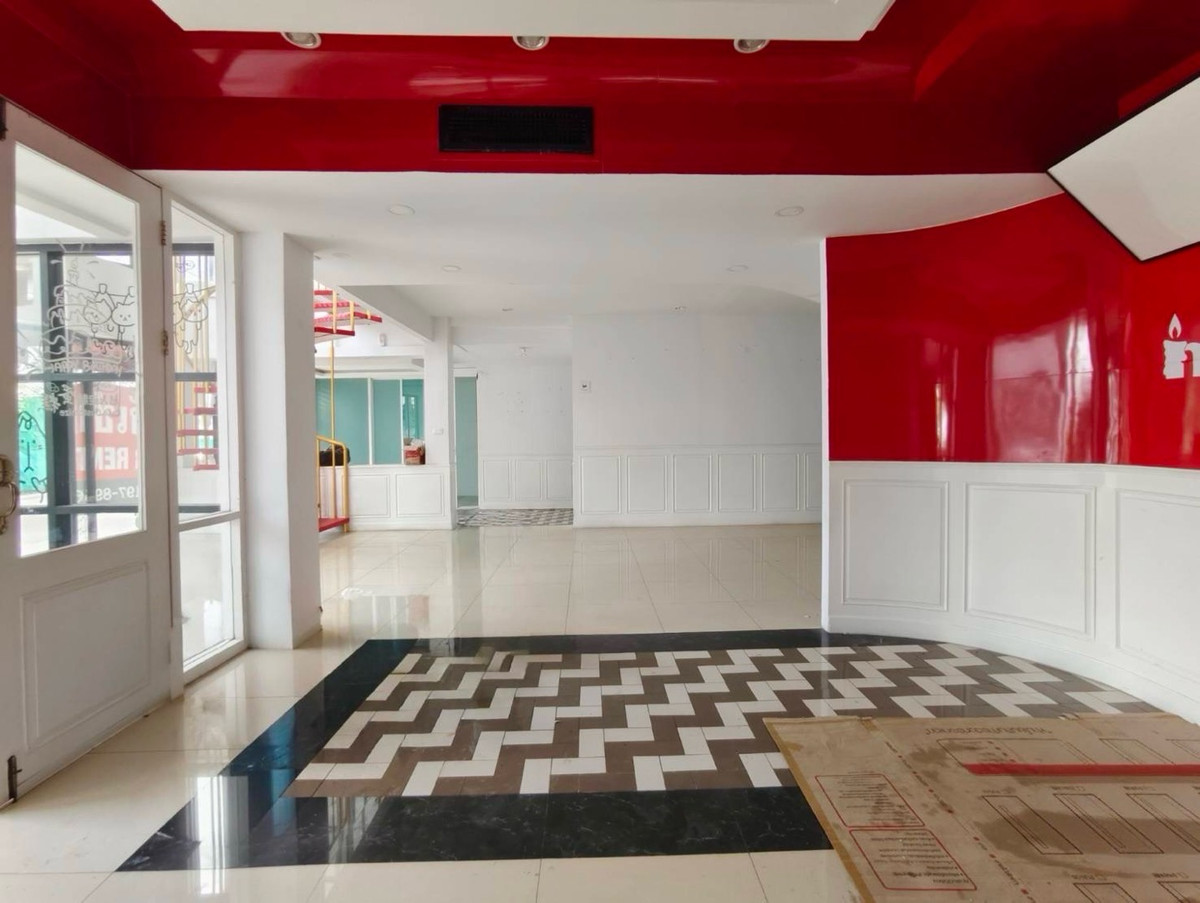 ให้เช่าร้านค้า/ตลาดนัดรามคำแหง หัวหมาก : ปล่อยเช่า พื้นที่ธุรกิจ ชั้น 1 + ช้้นลอย @ ทาวน์อินทาวน์ ถนนศรีวรา CDC ใกล้ ทองหล่อ และ เลียบด่วน เอกมัย-รามอินทรา