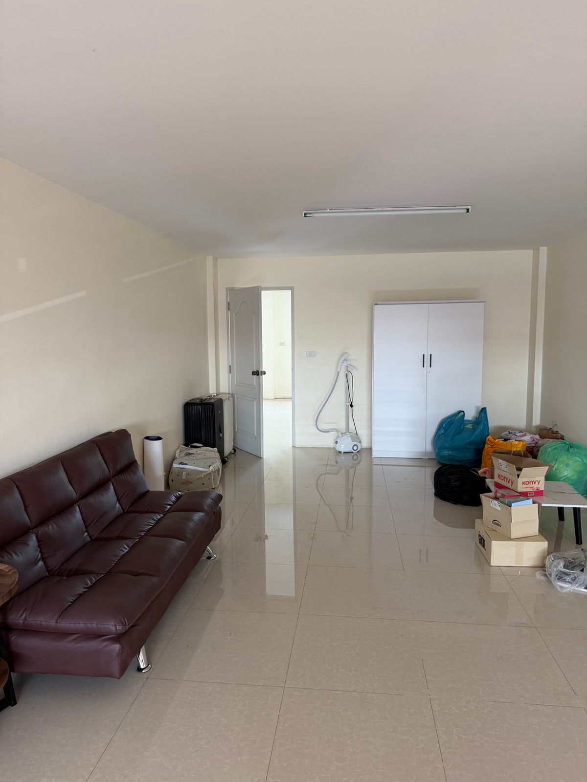 For RentShop HouseNonthaburi, Bang Yai, Bangbuathong : Commercial building for rent, 2 units, Ban Kluay-Sai Noi, beautiful, cheap, good location, convenient parking, if interested contact Line @841qqlnr