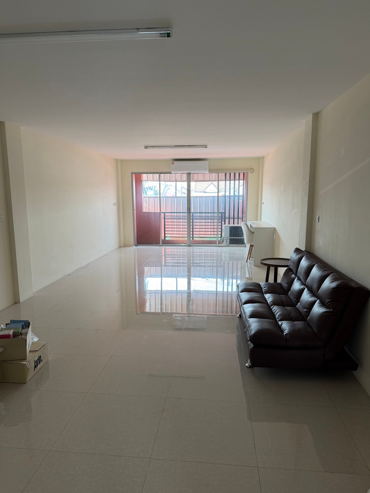 For RentShop HouseNonthaburi, Bang Yai, Bangbuathong : Commercial building for rent, 2 units, Ban Kluay-Sai Noi, beautiful, cheap, good location, convenient parking, if interested contact Line @841qqlnr