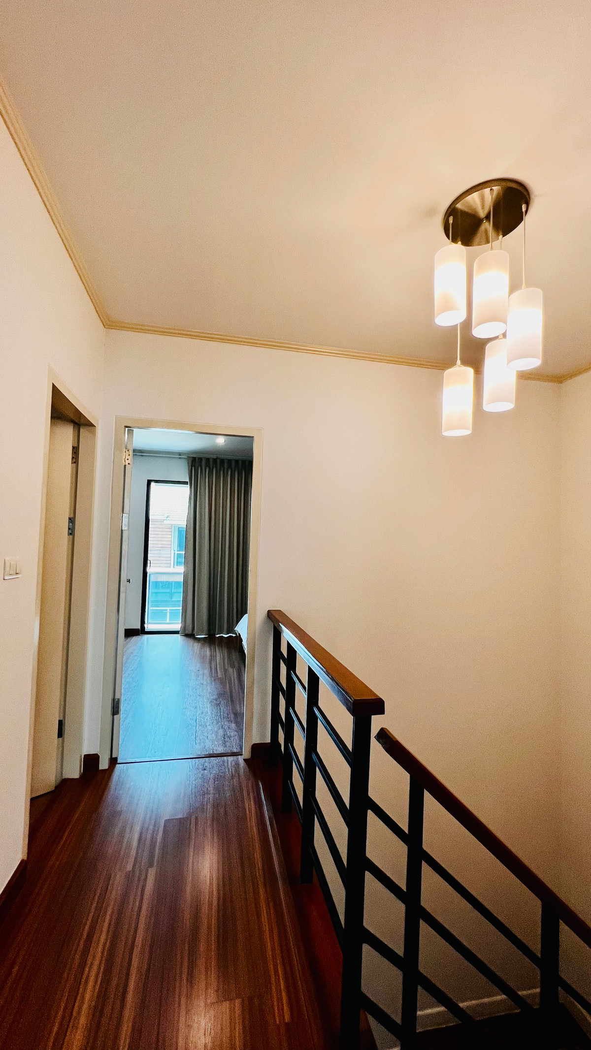 ขายทาวน์โฮมลาดพร้าว101 แฮปปี้แลนด์ : ขายทาวน์โฮม 3 ชั้น Supalai Essence ลาดพร้าว บ้านสภาพใหม่  บิ้วอิน พร้อมเฟอร์นิเจอร์ เครื่องใช้ไฟฟ้า ทำเลศักยภาพ เข้าอยู่ได้ทันที