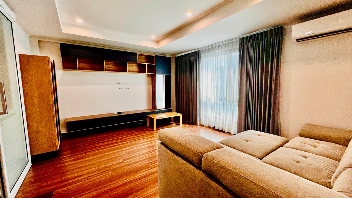 ขายทาวน์โฮมลาดพร้าว101 แฮปปี้แลนด์ : ขายทาวน์โฮม 3 ชั้น Supalai Essence ลาดพร้าว บ้านสภาพใหม่  บิ้วอิน พร้อมเฟอร์นิเจอร์ เครื่องใช้ไฟฟ้า ทำเลศักยภาพ เข้าอยู่ได้ทันที