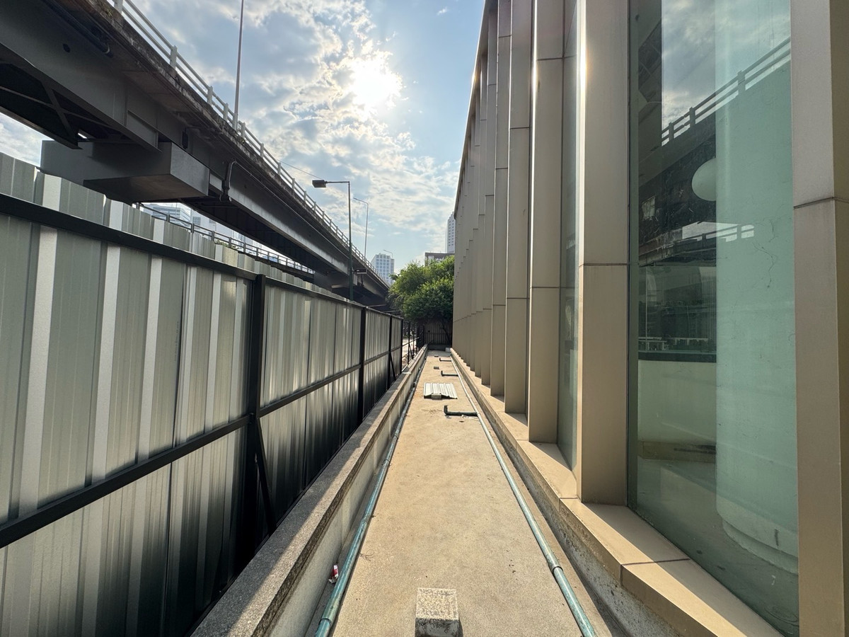 For RentRetail SpaceSiam Paragon ,Chulalongkorn,Samyan : Building for rent STAND ALONE for business @ Chula Samyan on the main road Rama 4 with parking for 10 cars | FOR RENT STAND ALONE BUILDING AT CHULA SAMYAN on ROADSIDE RAMA 4 with 10 PARKINGS