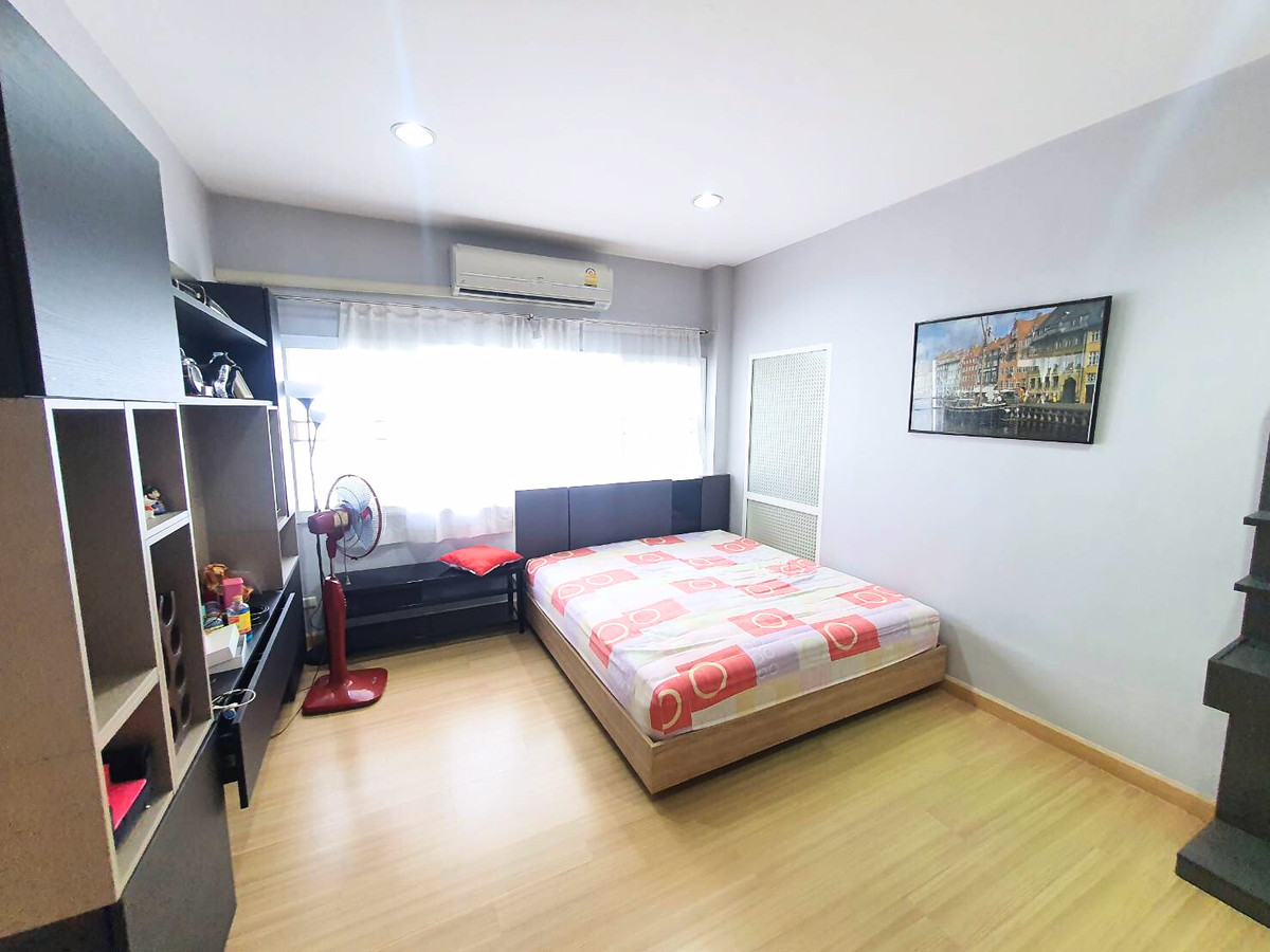 HouseMin Buri, Romklao : For sale, for rent, detached house in front of Parkway Aliv Park, Ramkhamhaeng (Parkway Chalet new phase), next to the BTS, 3 bedrooms, 4 bathrooms, beautiful house, no need to repair, ready to decorate.