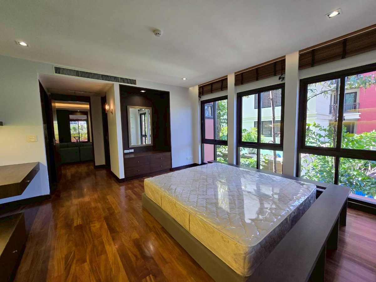 For SaleCondoSathorn, Narathiwat : Supreme Residence / Large unit with a spacious balcony in the Nang Linchi–Sathorn area. / 3 bed 400 sq.m.Tel. 0937890899
