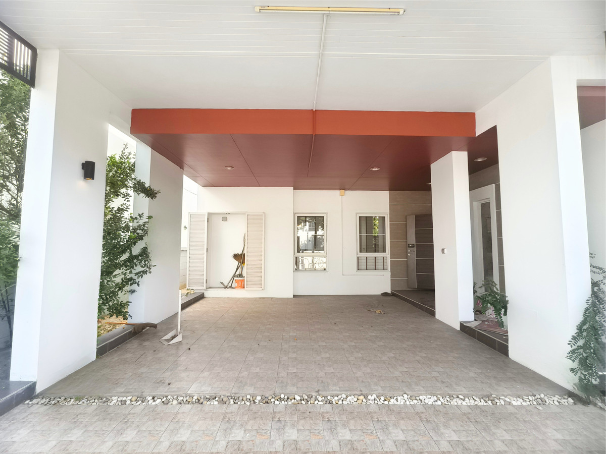 HouseMin Buri, Romklao : For sale, for rent, detached house in front of Parkway Aliv Park, Ramkhamhaeng (Parkway Chalet new phase), next to the BTS, 3 bedrooms, 4 bathrooms, beautiful house, no need to repair, ready to decorate.