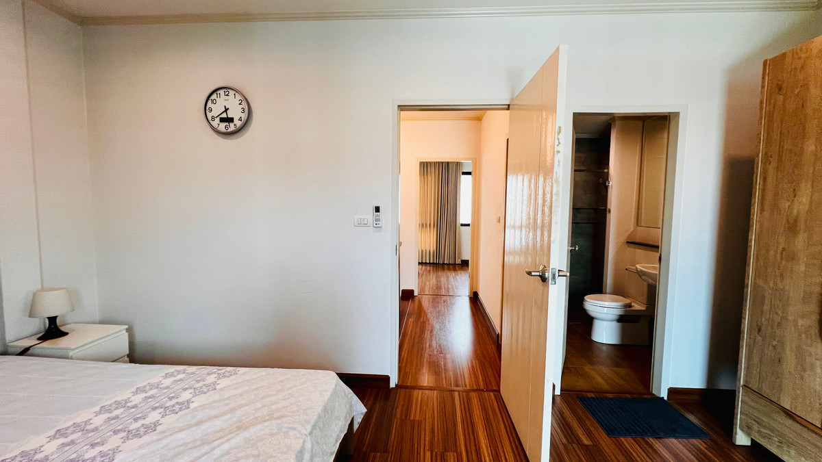 ขายทาวน์โฮมลาดพร้าว101 แฮปปี้แลนด์ : ขายทาวน์โฮม 3 ชั้น Supalai Essence ลาดพร้าว บ้านสภาพใหม่  บิ้วอิน พร้อมเฟอร์นิเจอร์ เครื่องใช้ไฟฟ้า ทำเลศักยภาพ เข้าอยู่ได้ทันที