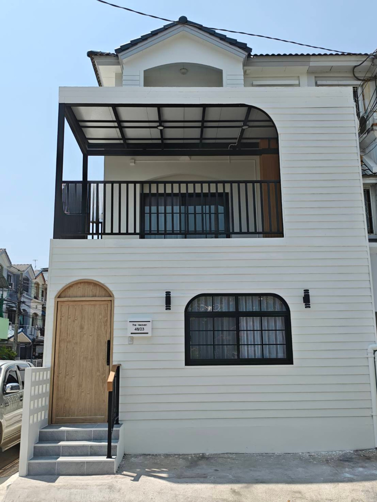 ขายทาวน์โฮมพระราม 9 เพชรบุรีตัดใหม่ RCA : 6903-055 ขาย ทาวน์โฮม 3 ชั้น รีโนเวทใหม่ 4 ห้องนอน ใกล้ The Nine พระราม9 