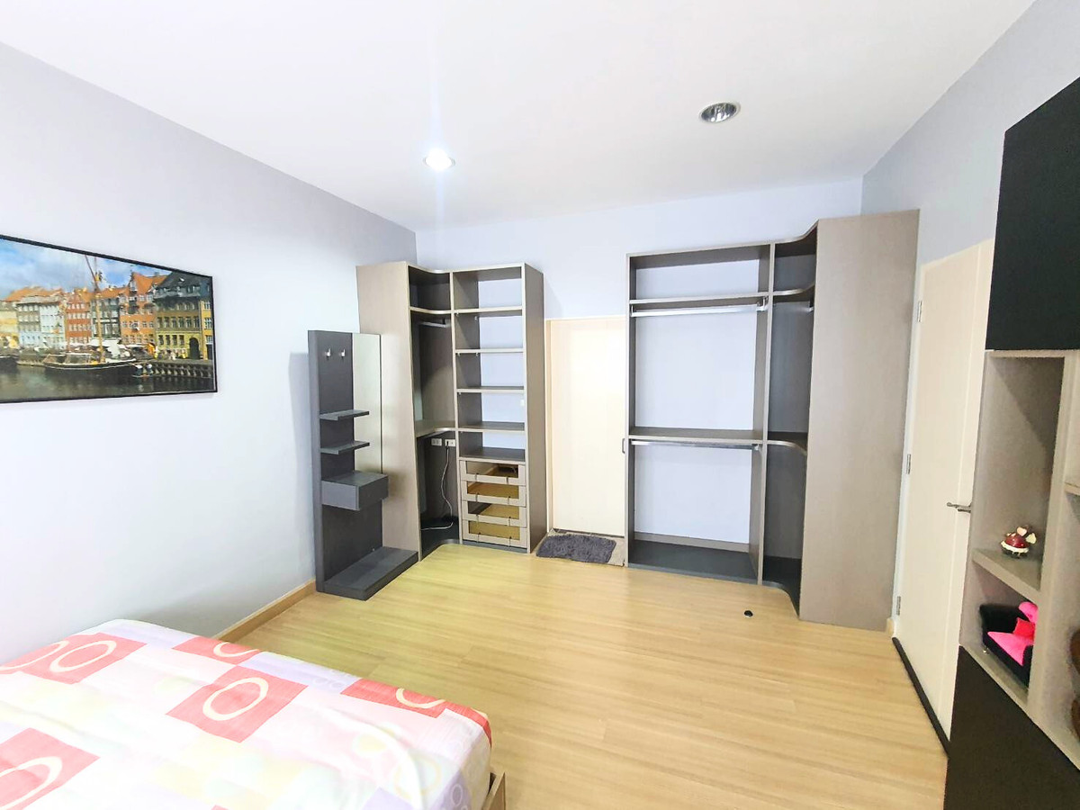 HouseMin Buri, Romklao : For sale, for rent, detached house in front of Parkway Aliv Park, Ramkhamhaeng (Parkway Chalet new phase), next to the BTS, 3 bedrooms, 4 bathrooms, beautiful house, no need to repair, ready to decorate.