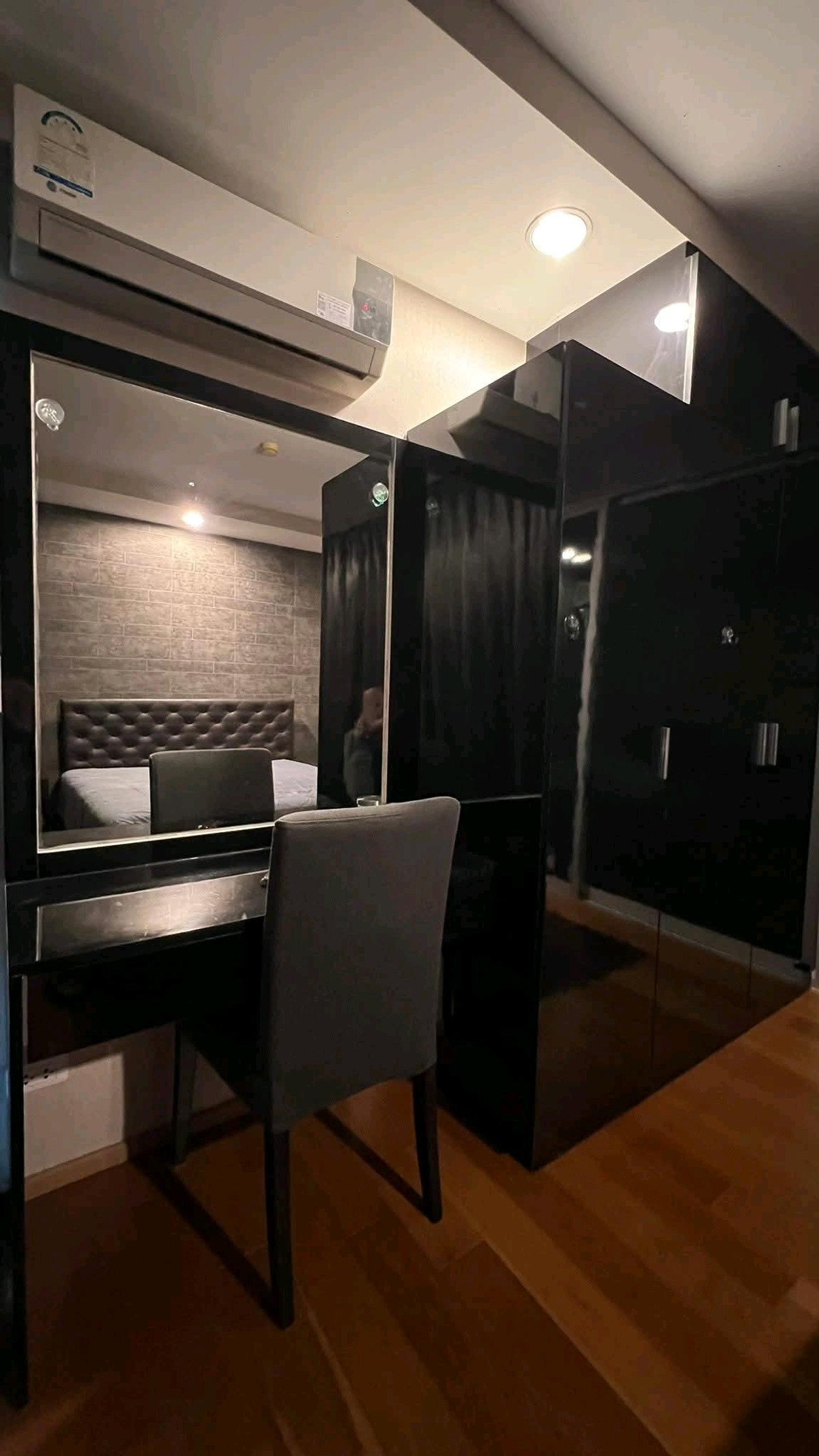 For RentCondoLadprao, Central Ladprao : ✨ Beautiful room, high floor, city view, rare location, in front of BTS, very convenient to travel📣 Room in good condition, complete with built-ins, just carry your bags and move in immediately.