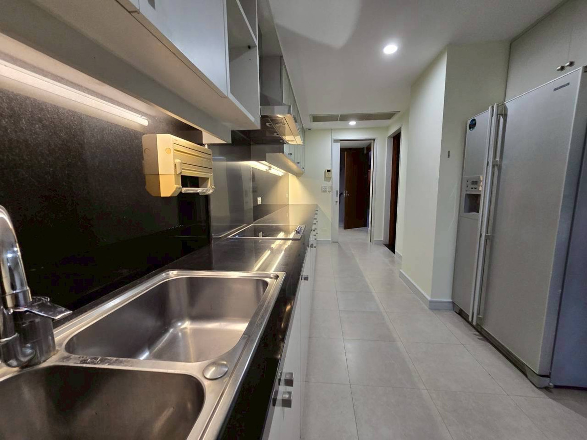 For SaleCondoSathorn, Narathiwat : Supreme Residence / Large unit with a spacious balcony in the Nang Linchi–Sathorn area. / 3 bed 400 sq.m.Tel. 0937890899