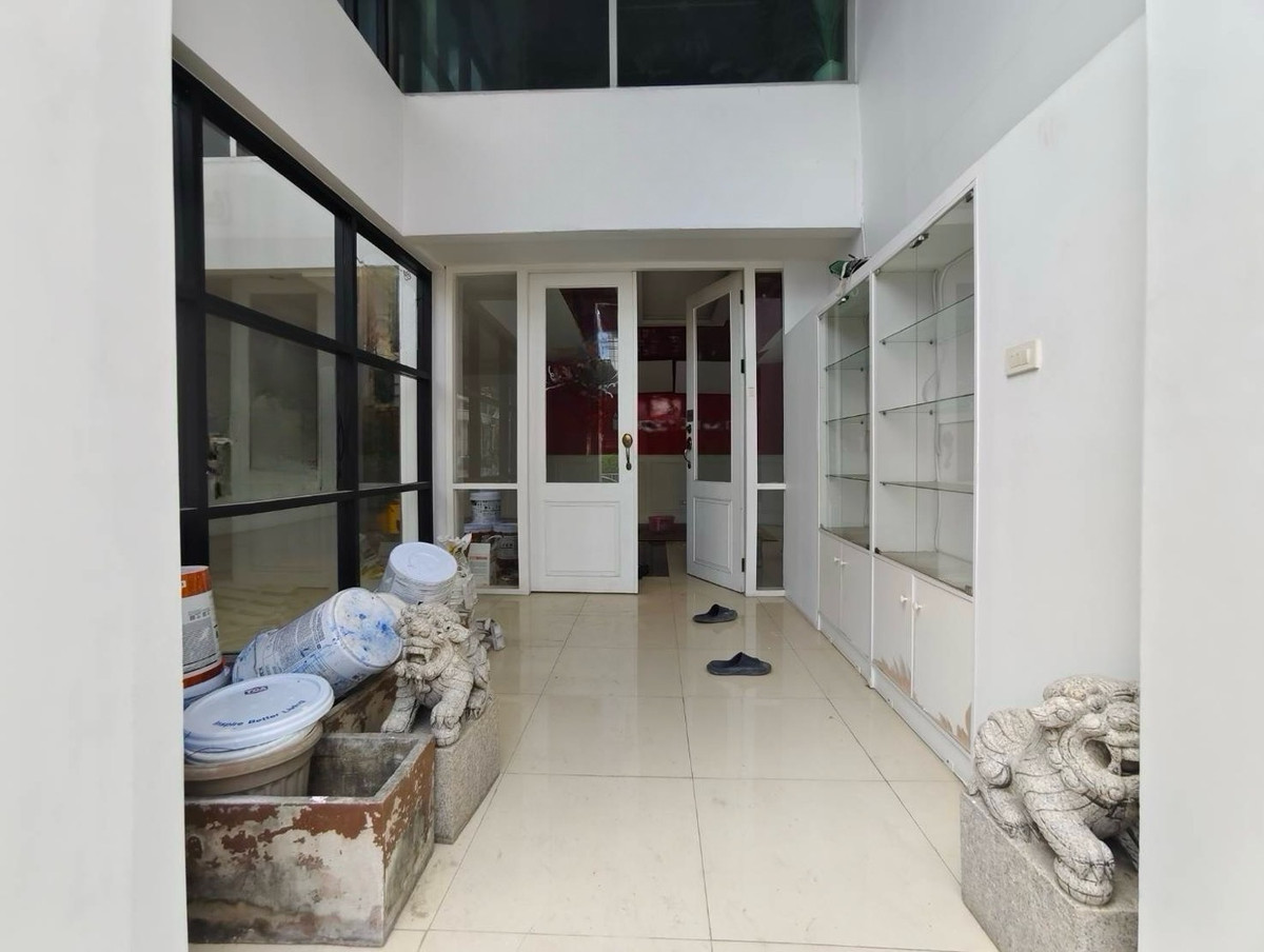 ให้เช่าร้านค้า/ตลาดนัดรามคำแหง หัวหมาก : ปล่อยเช่า พื้นที่ธุรกิจ ชั้น 1 + ช้้นลอย @ ทาวน์อินทาวน์ ถนนศรีวรา CDC ใกล้ ทองหล่อ และ เลียบด่วน เอกมัย-รามอินทรา