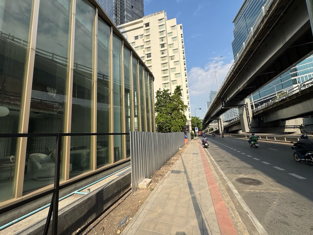 For RentRetail SpaceSiam Paragon ,Chulalongkorn,Samyan : Building for rent STAND ALONE for business @ Chula Samyan on the main road Rama 4 with parking for 10 cars | FOR RENT STAND ALONE BUILDING AT CHULA SAMYAN on ROADSIDE RAMA 4 with 10 PARKINGS