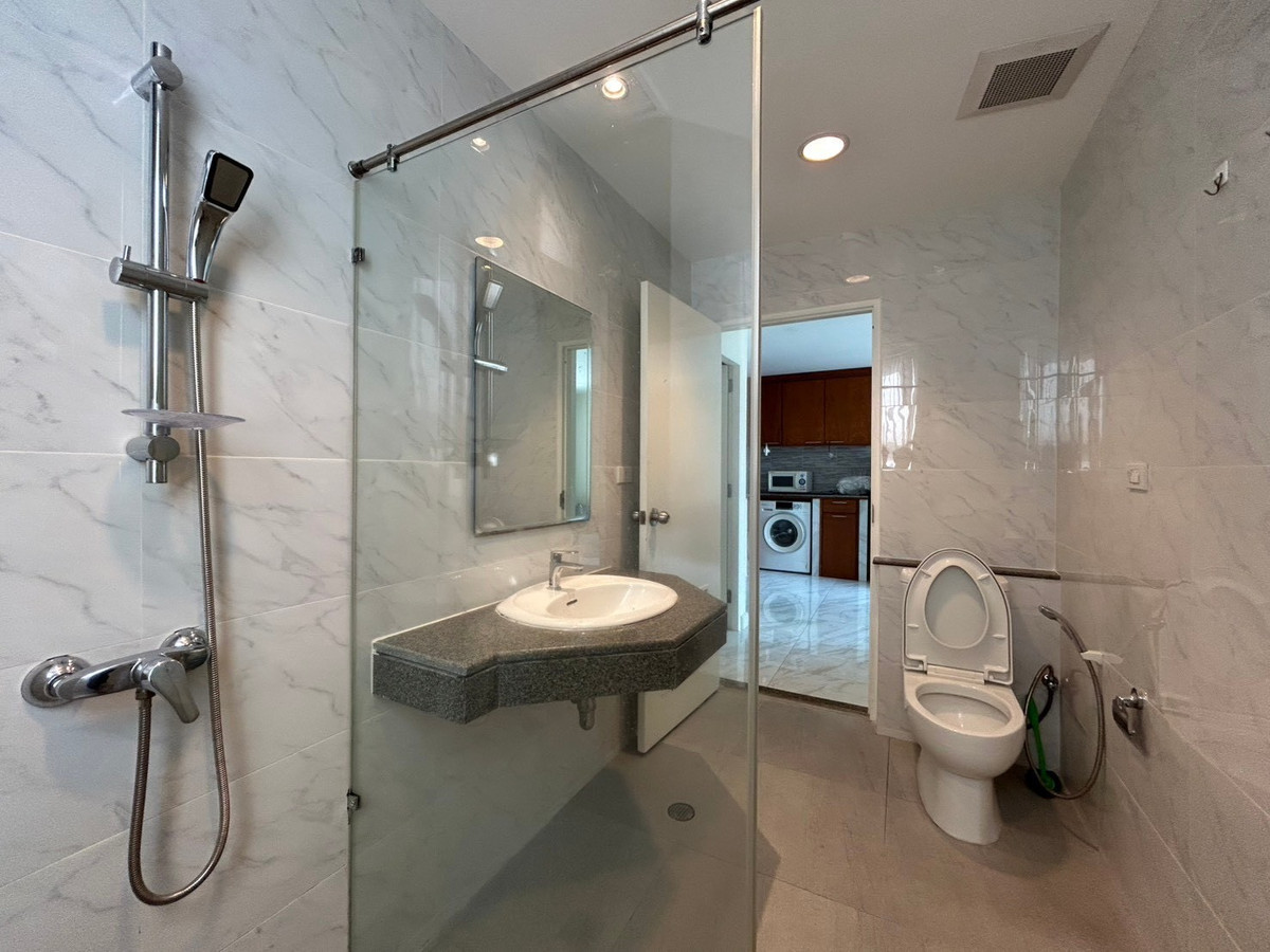 For RentCondoRatchathewi,Phayathai : ★ Baan Pathumwan ★ 45 sq m., 15th floor (2 bedroom, 1 bathroom), ★ near BTS Phaya Thai ★ near Siam Paragon, Siam Square, MBK ★ Many amenities ★ Complete electrical appliances