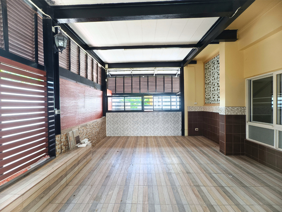 HouseMin Buri, Romklao : For sale, for rent, detached house in front of Parkway Aliv Park, Ramkhamhaeng (Parkway Chalet new phase), next to the BTS, 3 bedrooms, 4 bathrooms, beautiful house, no need to repair, ready to decorate.