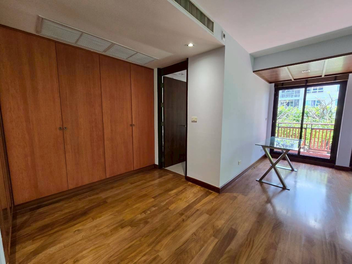 For SaleCondoSathorn, Narathiwat : Supreme Residence / Large unit with a spacious balcony in the Nang Linchi–Sathorn area. / 3 bed 400 sq.m.Tel. 0937890899
