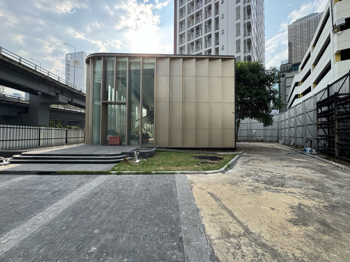 For RentRetail SpaceSiam Paragon ,Chulalongkorn,Samyan : Building for rent STAND ALONE for business @ Chula Samyan on the main road Rama 4 with parking for 10 cars | FOR RENT STAND ALONE BUILDING AT CHULA SAMYAN on ROADSIDE RAMA 4 with 10 PARKINGS