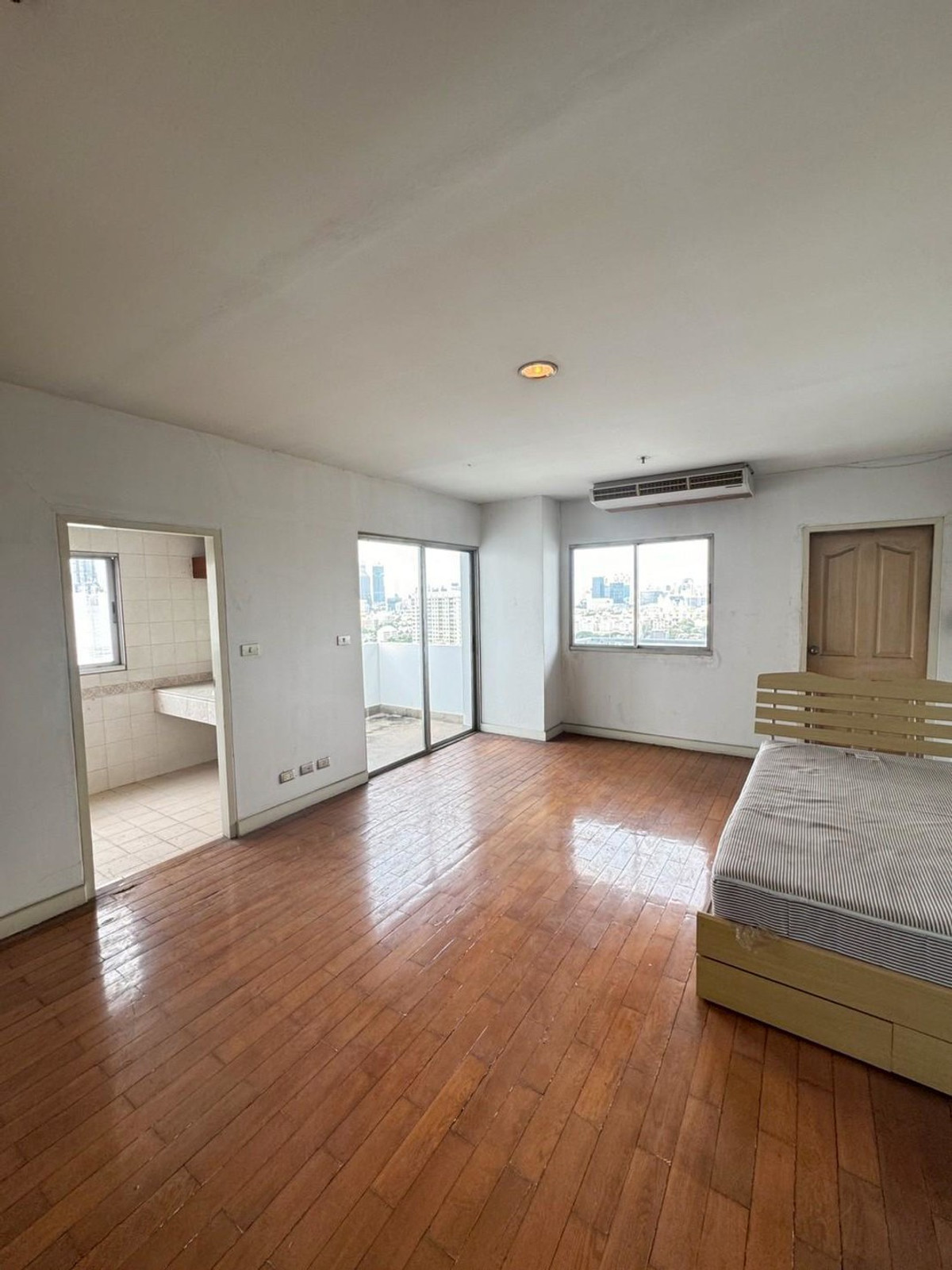 For SaleCondoRama3 (Riverside),Satupadit : Rare Item!! ✨The Executive Regent✨3 beds 3 baths, Size 243.27 sqm., near BTS / MRT Khlong Toei (2.8 km) Tel.0982645161 