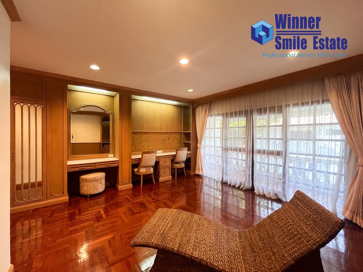 ให้เช่าบ้านลาดกระบัง สุวรรณภูมิ : Single house for rent at Flower Lee Garden Village, large and newly renovated, Soi Chalerm Phrakiat R.9-47. Near Suan Luang R.9 Park.