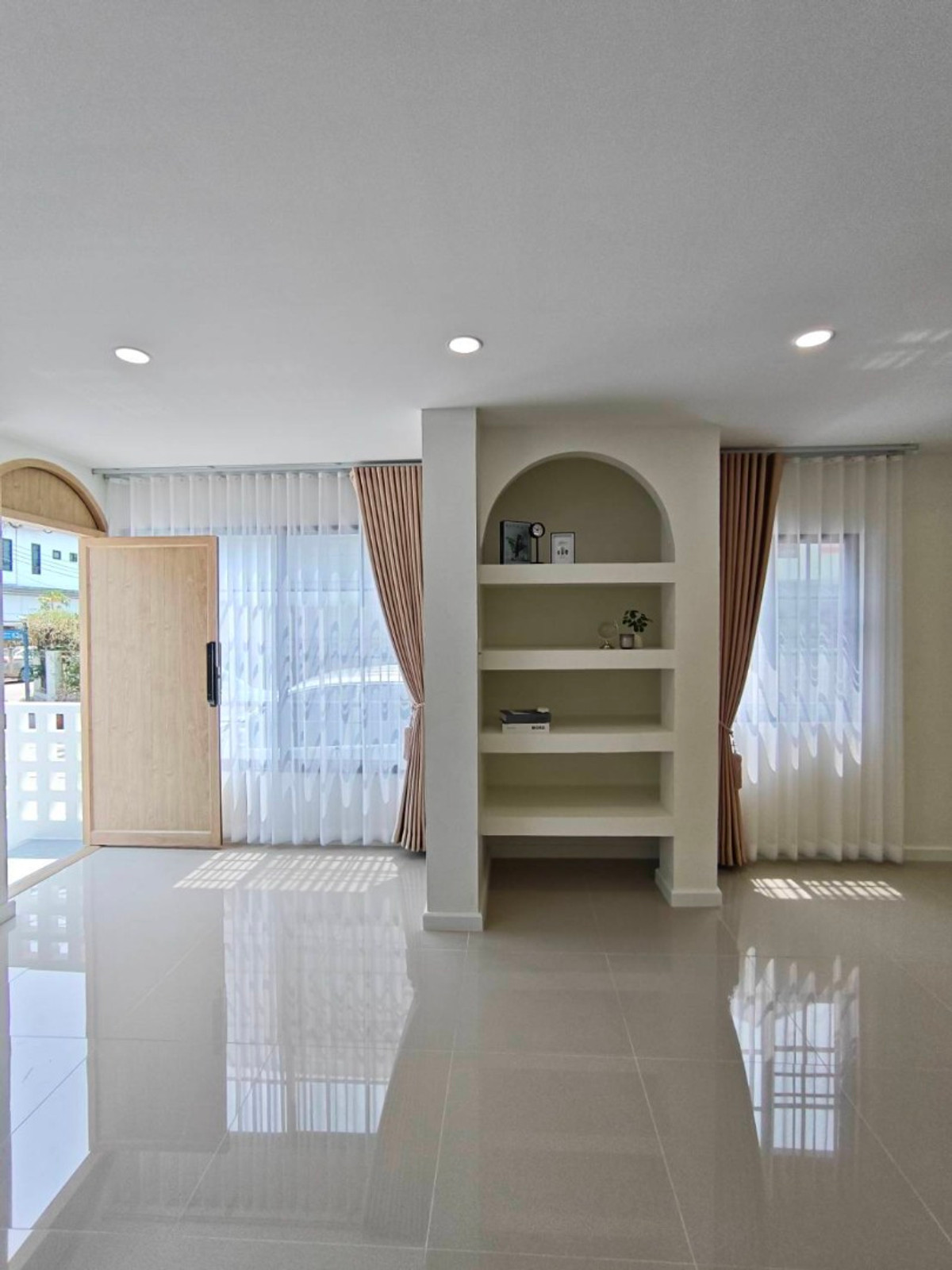 ขายทาวน์โฮมพระราม 9 เพชรบุรีตัดใหม่ RCA : 6903-055 ขาย ทาวน์โฮม 3 ชั้น รีโนเวทใหม่ 4 ห้องนอน ใกล้ The Nine พระราม9 