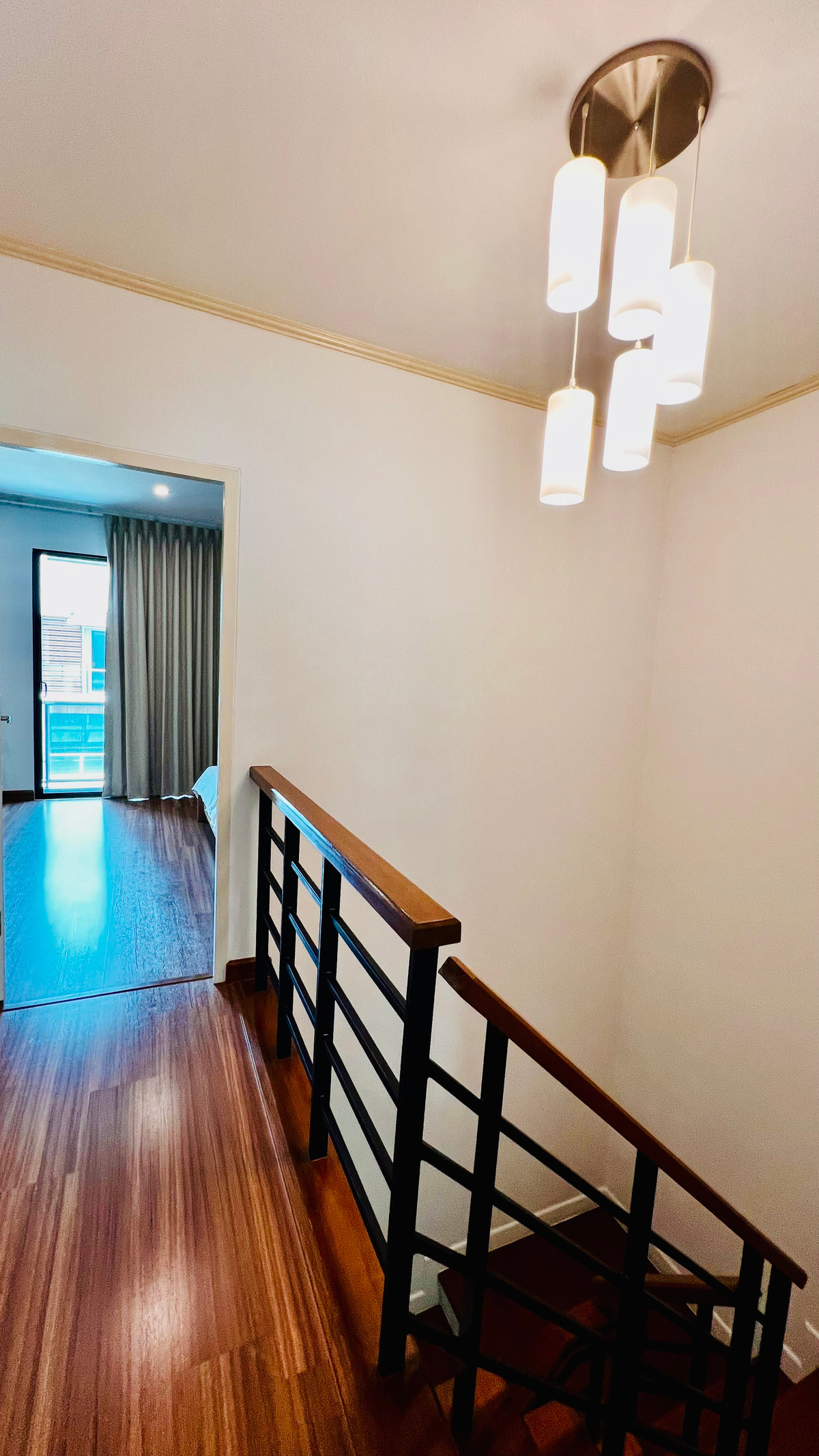 ขายทาวน์โฮมลาดพร้าว101 แฮปปี้แลนด์ : ขายทาวน์โฮม 3 ชั้น Supalai Essence ลาดพร้าว บ้านสภาพใหม่  บิ้วอิน พร้อมเฟอร์นิเจอร์ เครื่องใช้ไฟฟ้า ทำเลศักยภาพ เข้าอยู่ได้ทันที