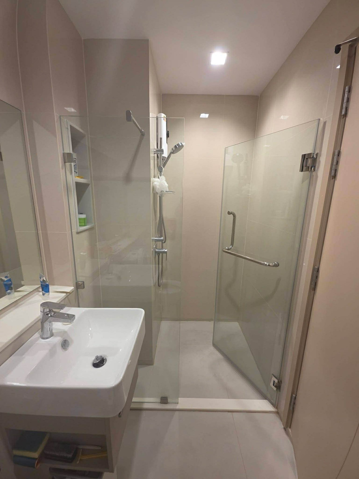 For RentCondoThaphra, Talat Phlu, Wutthakat : ⭐️ Life Sathorn Sierra ⭐️ Size 28 sq m., fully furnished room. Ready to move in now.