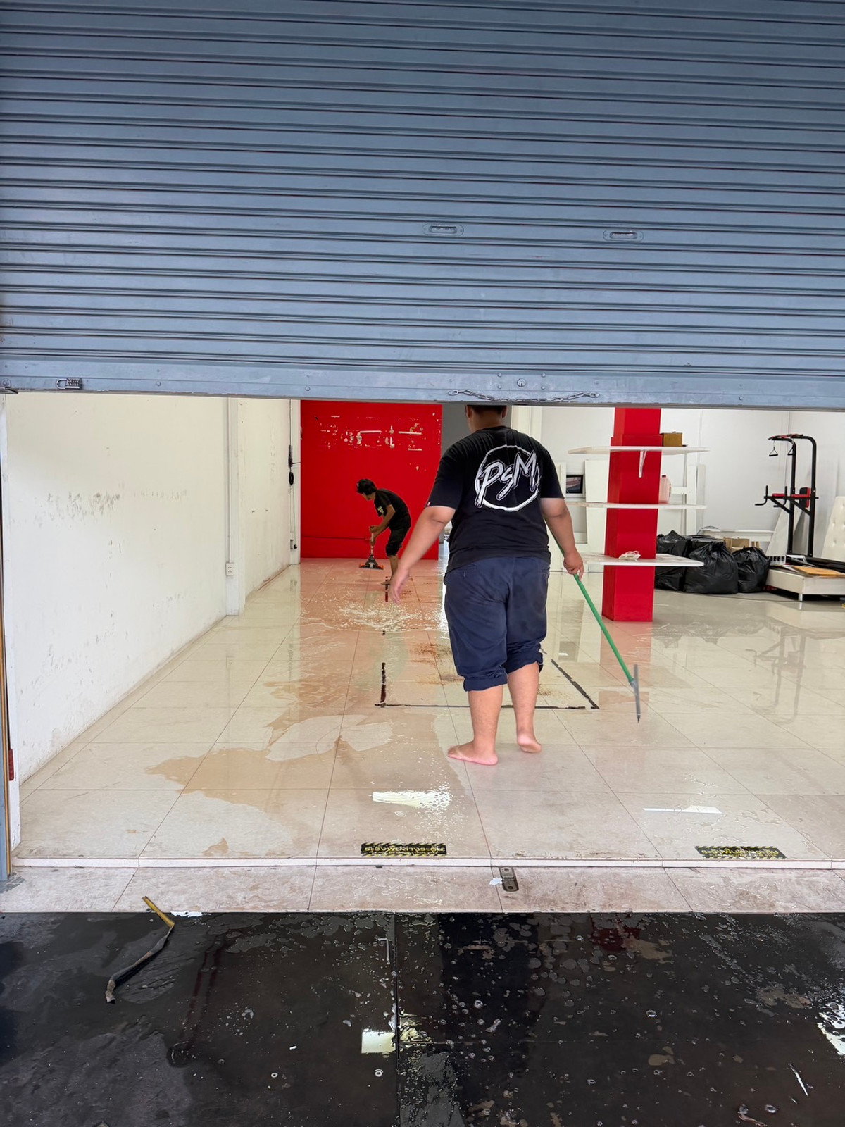 For RentShop HouseNonthaburi, Bang Yai, Bangbuathong : Commercial building for rent, 2 units, Ban Kluay-Sai Noi, beautiful, cheap, good location, convenient parking, if interested contact Line @841qqlnr