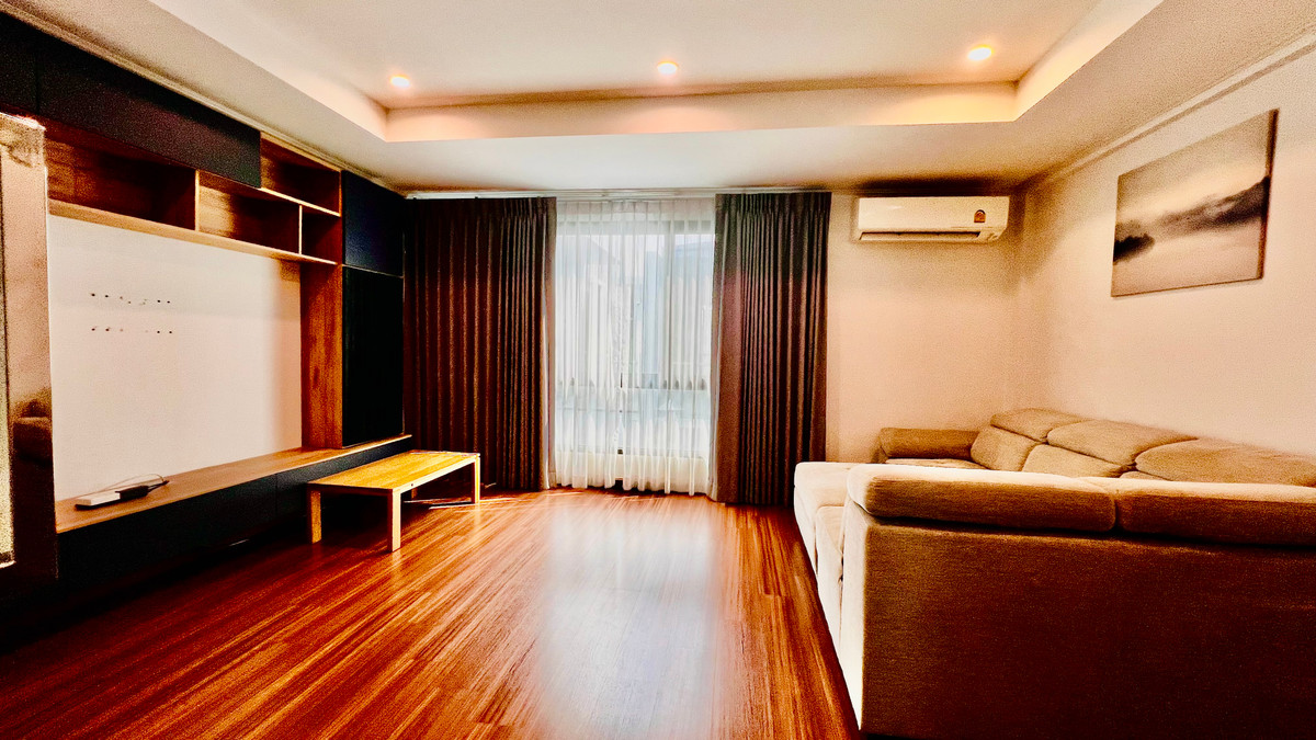 ขายทาวน์โฮมลาดพร้าว101 แฮปปี้แลนด์ : ขายทาวน์โฮม 3 ชั้น Supalai Essence ลาดพร้าว บ้านสภาพใหม่  บิ้วอิน พร้อมเฟอร์นิเจอร์ เครื่องใช้ไฟฟ้า ทำเลศักยภาพ เข้าอยู่ได้ทันที